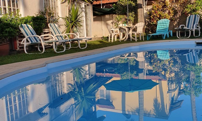 Mont Choisy Appartement | Appartement de 3 chambres avec piscine, à pied de la plage!