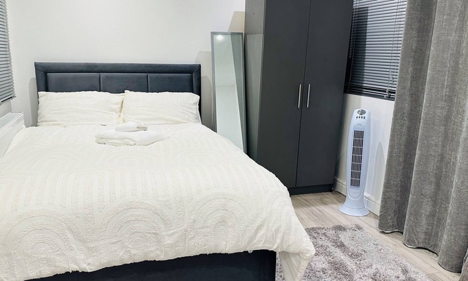 Kidbrooke with Hornfair Maison | Cosy and Comfy Double Room with Private Bathroom, Close to o2 Arena