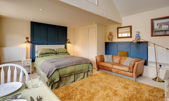 Debenham Maison | Cosy and Equipped, Pvt Garden, Direct Access to Public Footpath, Dog Friendly.