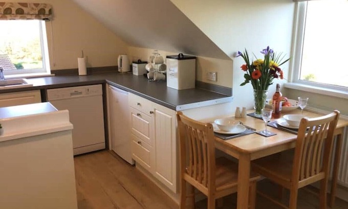 Hawkchurch Appartement | Cosy and peaceful attic conversion with beautiful Devonshire countryside views.