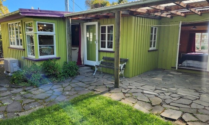 Leithfield Cottage | Cosy and private cottage with crashing waves and bird song to soothe your soul.
