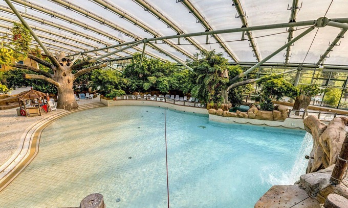 Chamouille Maison | Cosy apartment in villa for 4 people with pool, hot tub, WIFI, TV, terrace and parking