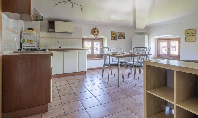 Massa e Cozzile Appartement | Cosy apartment for 4 guests with WIFI, TV, pets allowed and parking