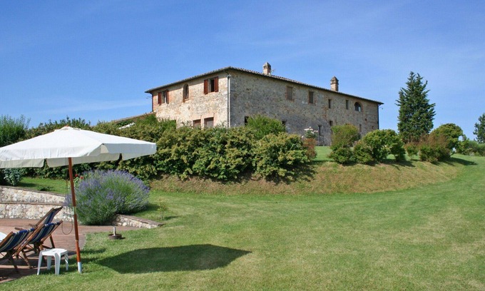 Monteroni d'Arbia Appartement | Bel appartement pour 6 personnes avec WIFI, piscine, patio et vue panoramique, près de Sienne