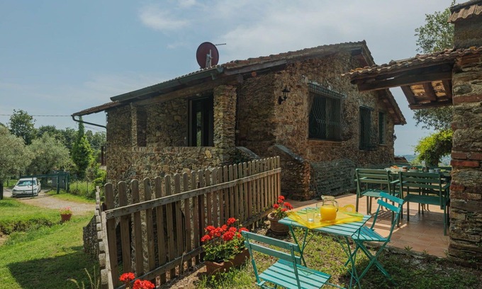 Massa Villa | Bel appartement dans une maison de vacances pour 4 personnes avec WIFI, TV, balcon et parking