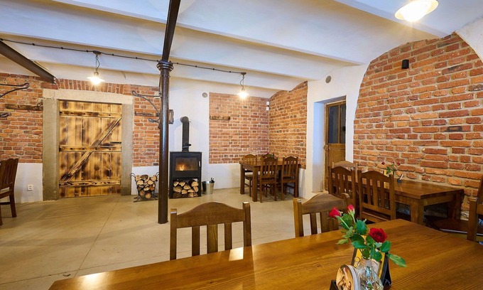 Desna Appartement | Agréable appartement pour 4 personnes avec piscine, WIFI, TV, patio et parking