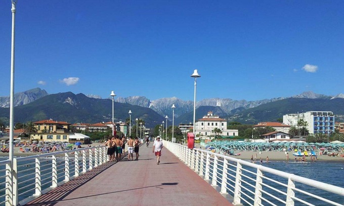 Marina di Massa Appartement | Cosy apartment for 3 people with WIFI, TV, pets allowed and parking, close to Forte Dei Marmi
