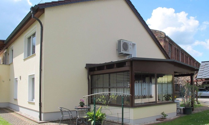 Eilenburg Appartement | Agréable appartement pour 3 personnes avec WIFI, TV, patio, animaux admis et parking