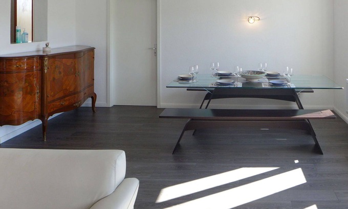 Tramelan Appartement | Joli appartement pour 4 personnes avec TV, patio, vue panoramique et parking