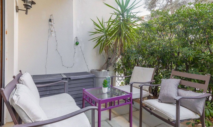 La Madeleine Appartement | Bel appartement pour 4 personnes avec WIFI, piscine, TV, terrasse et parking