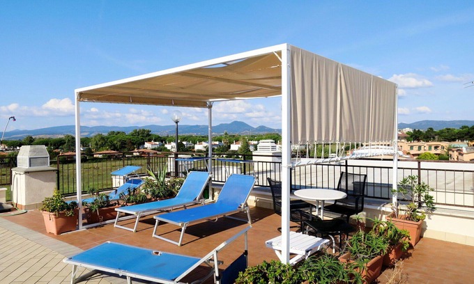 Cerveteri Appartement | Bel appartement pour 5 personnes avec climatisation, TV, patio et parking
