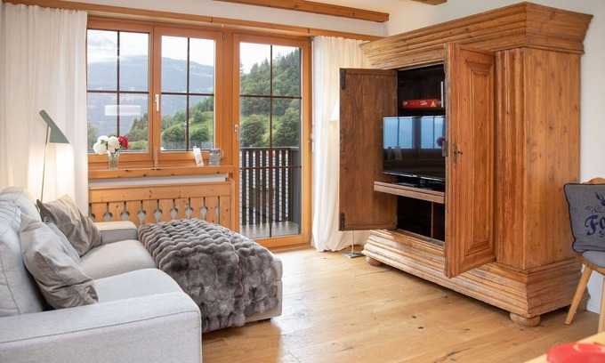 Falera Appartement | Bel appartement pour 5 personnes avec WIFI, piscine, TV, balcon et vue panoramique