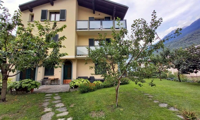 Grosotto Appartement | Agréable appartement pour 8 personnes avec WIFI, TV, terrasse, animaux admis et parking