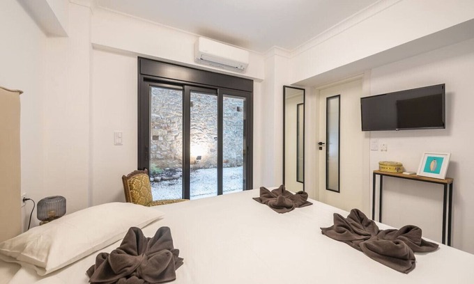 Athens City Centre Appartement | Cosy apartment for couples with garden