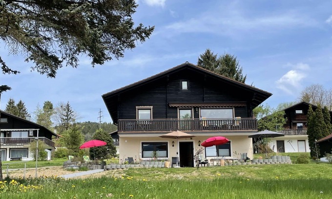 Arrach Appartement | Agréable appartement pour 12 personnes avec WIFI, TV, balcon, animaux admis et parking