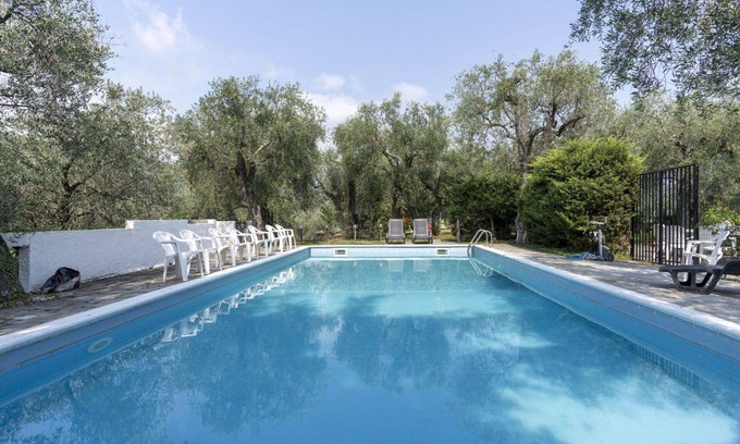 Gazzelli Appartement | Confortable appartement avec piscine, WIFI, balcon, animaux admis, vue panoramique et parking