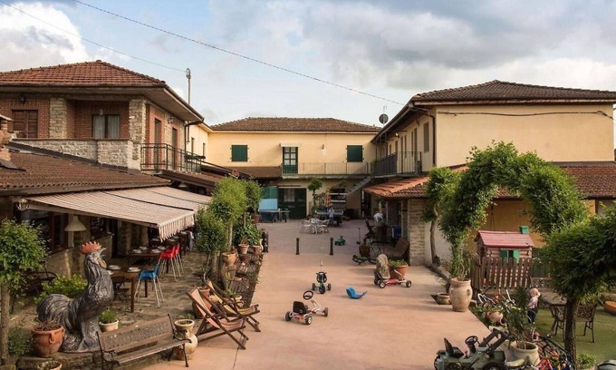 Cortemilia Appartement | Agréable appartement pour 6 personnes avec WIFI, piscine, TV, terrasse et animaux admis