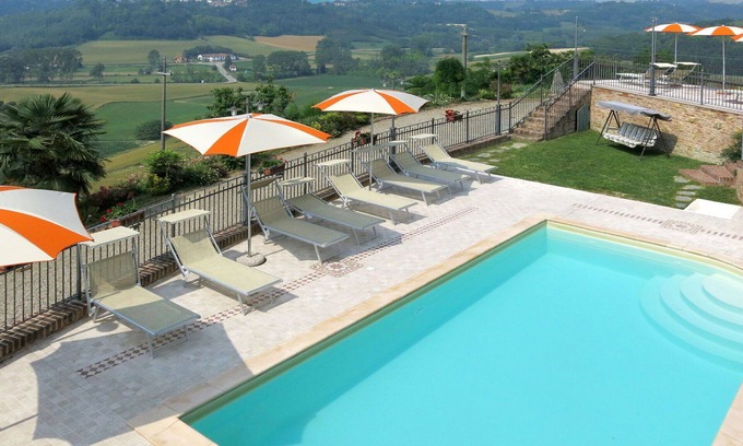 Cossombrato Appartement | Bel appartement pour 4 personnes avec WIFI, climatisation, piscine, TV, patio et animaux admis
