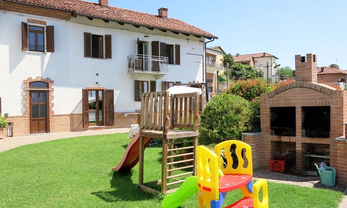 Cossombrato Appartement | Agréable appartement pour 7 personnes avec piscine, WIFI, TV, patio, animaux admis et parking