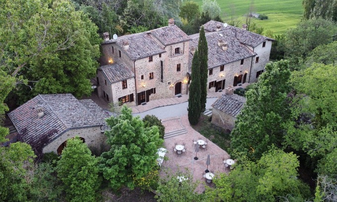 Umbertide Villa | Bel appartement dans une maison de vacances avec climatisation, WIFI, piscine et TV