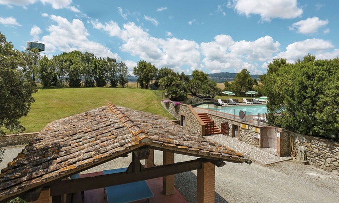 Terricciola Maison | Bel appartement dans une maison de vacances avec WIFI, piscine, TV, terrasse, animaux admis, parking