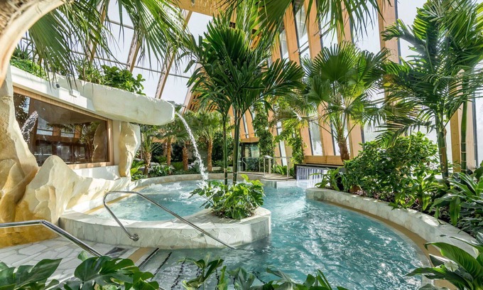 Hattigny Maison | Cosy apartment in villa for 10 people with WIFI, hot tub, pool, TV and terrace