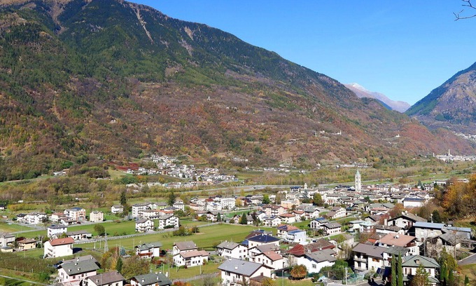 Bianzone Maison | Joli appartement dans une maison de vacances avec climatisation, WIFI, TV, terrasse, parking