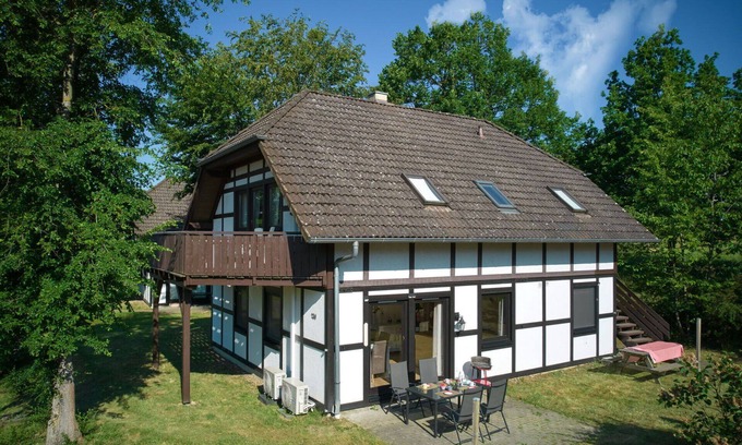 Frankenau Maison | Confortable appartement dans une maison de vacances avec WIFI, TV, terrasse et vue panoramique
