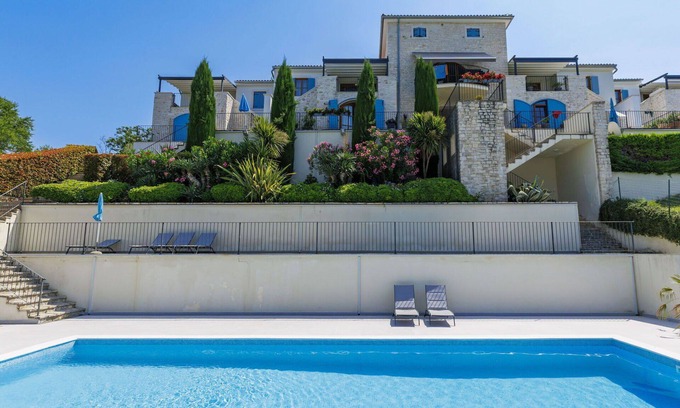 Bibali Maison | Appartement dans une maison de vacances avec WIFI, climatisation, piscine, TV, terrasse, parking