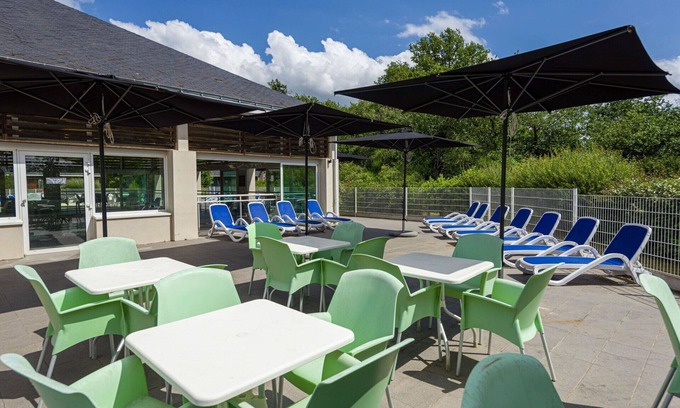 Saumur Maison | Bel appartement dans une maison de vacances avec WIFI, piscine, TV, terrasse, animaux admis, parking
