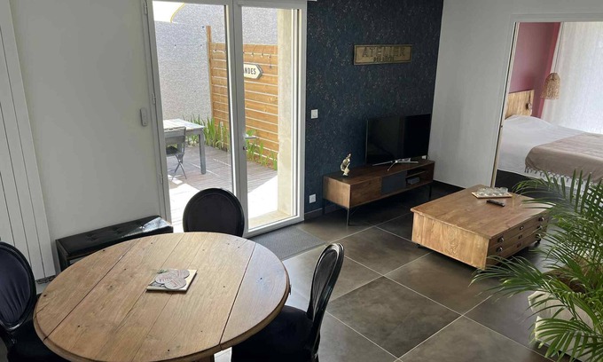 Grezieu-la-Varenne Appartement | Cosy apartment with terrace, garden and parking, 15 km from Lyon
