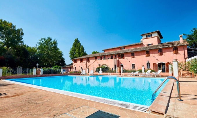 San Brizio Appartement | Joli appartement avec piscine, WIFI, TV, balcon, animaux admis et parking, près de Spolète