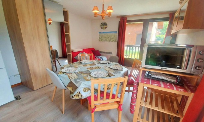 Morillon Appartement | Cosy appartement au centre de Morillon, proche télécabine, balcon et parking - FR-1-624-104
