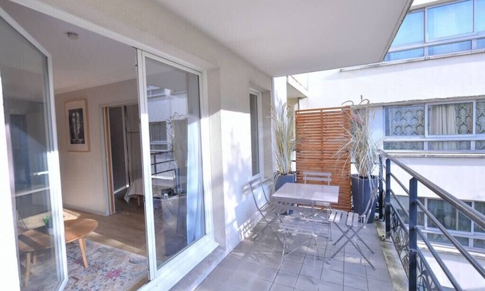 Combat Appartement | Cosy Apt With Balcony Near Buttes Chaumont
