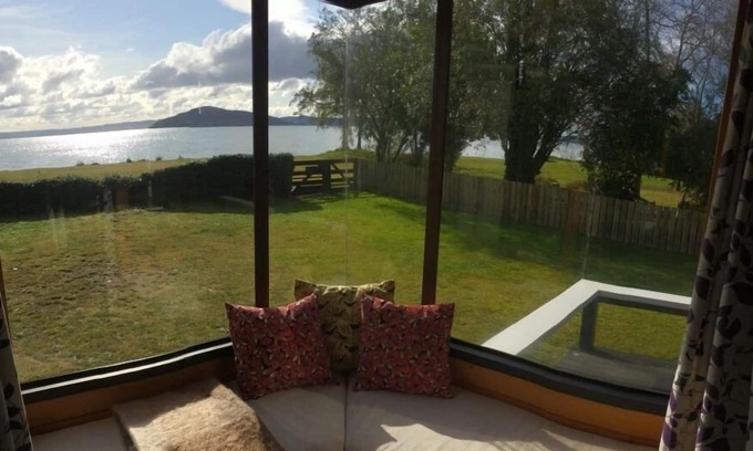 Holdens Bay Maison | Bach confortable, superbe site au bord du lac, emplacement pratique