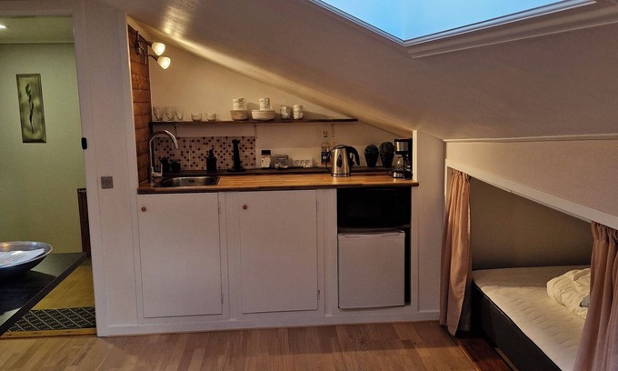 Ryggur Appartement | Cosy big room with minikitchen in charming Miðvágur