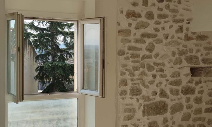 Chateauneuf-de-Gadagne Appartement | Cosy, bright apartment overlooking the Luberon