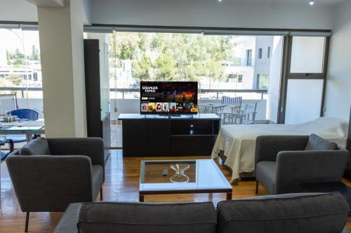 Strovolos Appartement | Cosy & Bright European Uni Apt