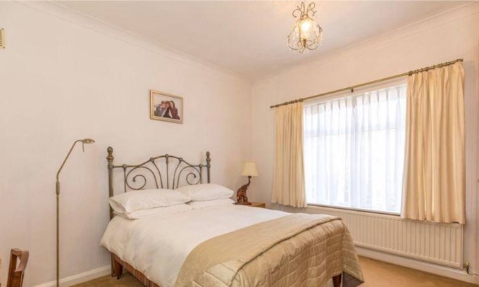 Wigan Maison | Cosy Bungalow In Swinley