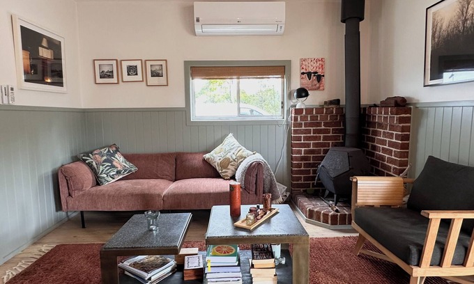 Hill Top Maison | Cosy bungalow on 5 acres in the Southern Highlands