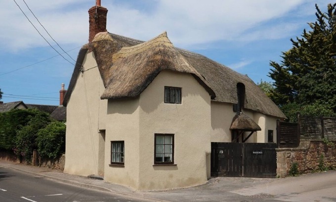 Williton Cottage | Magnifique chalet du 17ème siècle de chaume: WIFI, Woodburner, jardin clos et parking