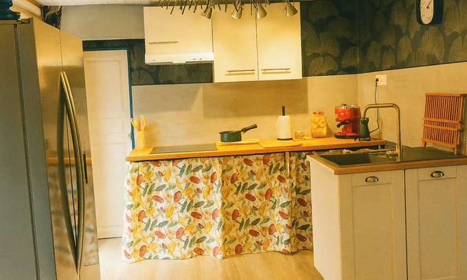 Saint-Privat Chalet De Ski | Cosy cabin with blooming garden & view – Dordogne Valley, France