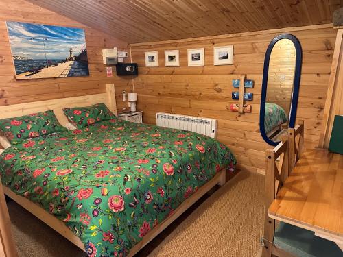 Folkestone Maison | Cosy Cabin, hidden from the main house - Sleeps 2 - EV