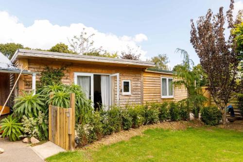 Birdham Maison | Cosy Cabin Retreat Close to Beaches