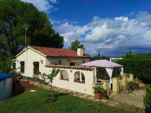 Avinyonet del Penedes Chalet De Ski | Cosy Chalet in L'Arboçar with Private Pool, 65 sqm