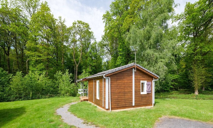 Signy-le-Petit Chalet De Ski | Chalet numéro 29, confortable, à Signy-le-Petit avec terrasse couverte