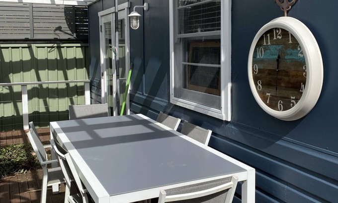 Booker Bay Cabine | Cosy Coastal Cabin