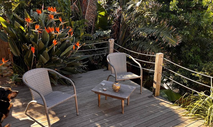 Glencairn Maison | Cosy, comfortable 1-bedroom house in Glencairn with sea and mountain views.