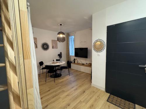 La Ciotat Appartement | Cosy cottage by Alice Mer Sable Doré Parking