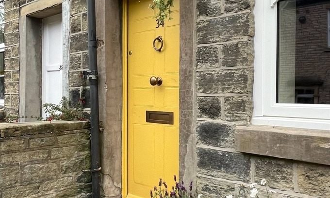 Kerridge Maison | Cosy cottage in Bollington offering an escape to the Peak District and beyond.